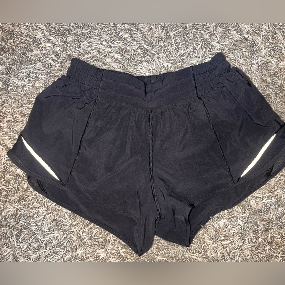 Black Lulu lemons Hotty Hot shorts 2.5. Size 4.